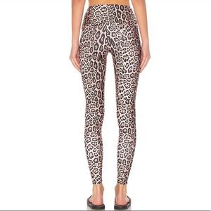 XS Onzie High-waisted Leopard Leggings 28”.